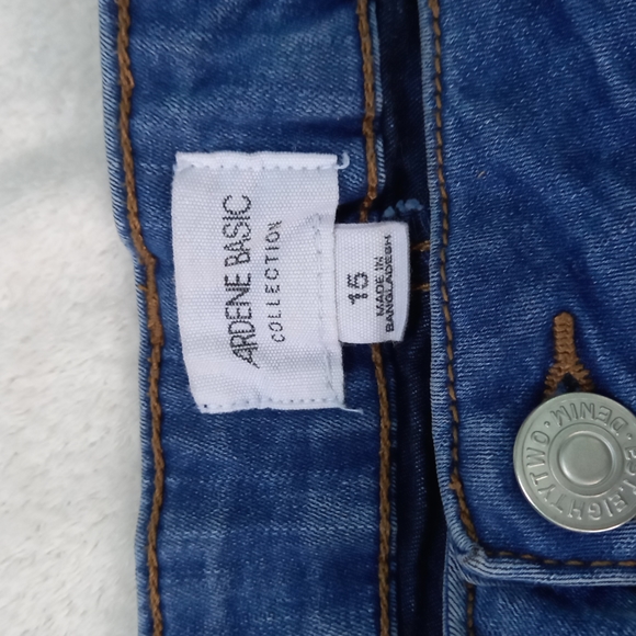 2 pair Ardene Basic Jean shorts - Picture 3 of 3